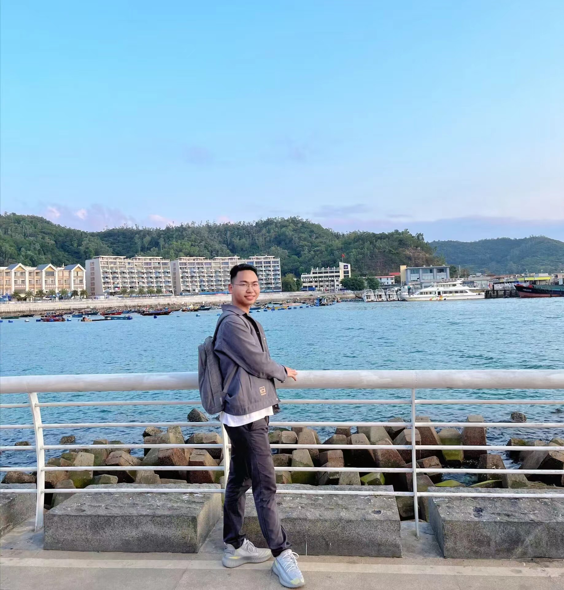 李庭.jpg